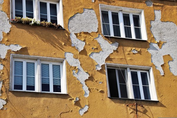 ¿La pintura se está descascarando? Estas son las causas y cómo solucionarlo correctamente 