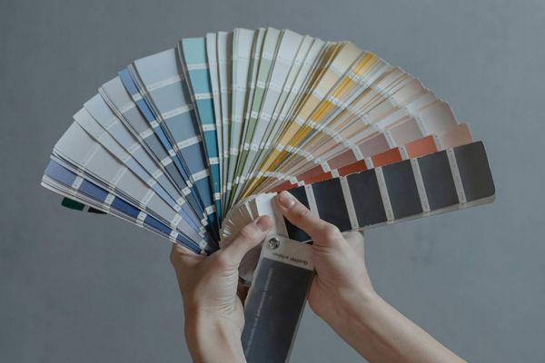 Cómo elegir la pintura perfecta para exteriores y resistir sol y humedad