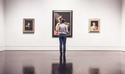 Colores ideales para destacar pasillos largos o espacios estrechos